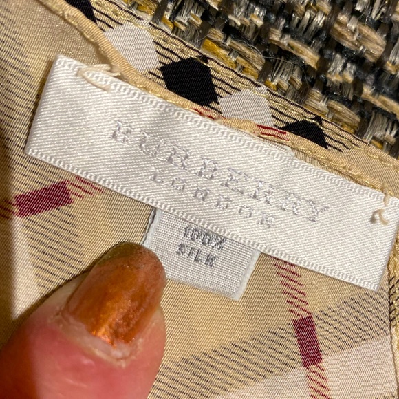 BURBERRY 💯% Silk Scarf!🧣Angled/Oblong🔥RARE🔥PRISTINE🎁44”x12”🔥Great Gift🎁 - Picture 3 of 6